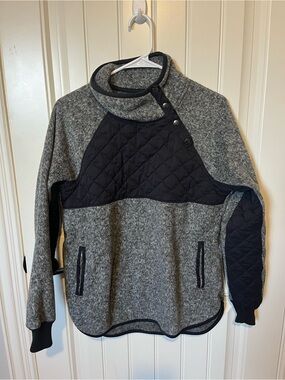 Abercrombie & Fitch Gray and Black Quilted Panel Zip-Up Sweater